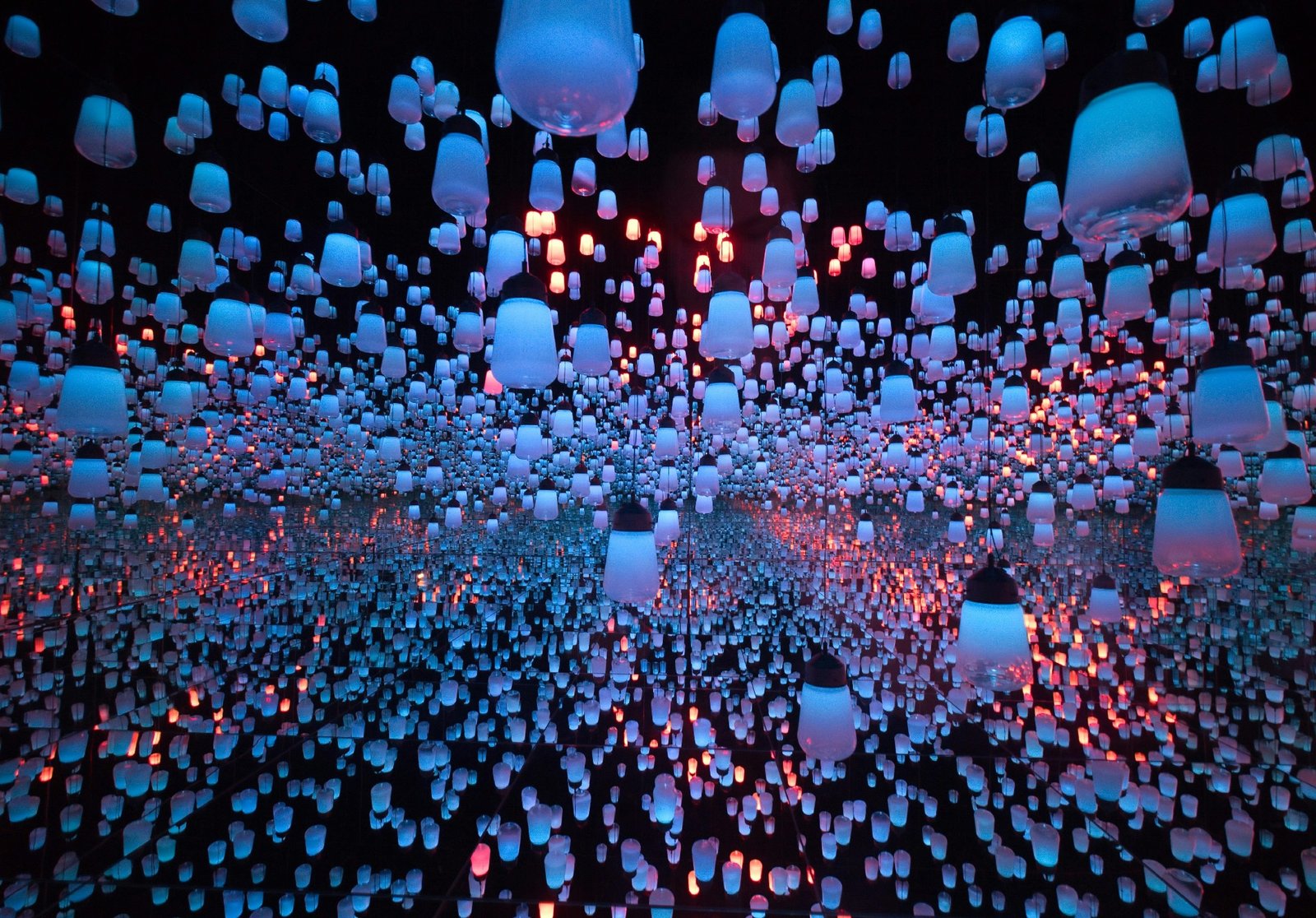 Exploring the Connection Between Acid Music in the USA and Hungarian Culture